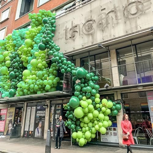 PartyWoo Light Green Balloons 138 Piece Arch Garland Kit